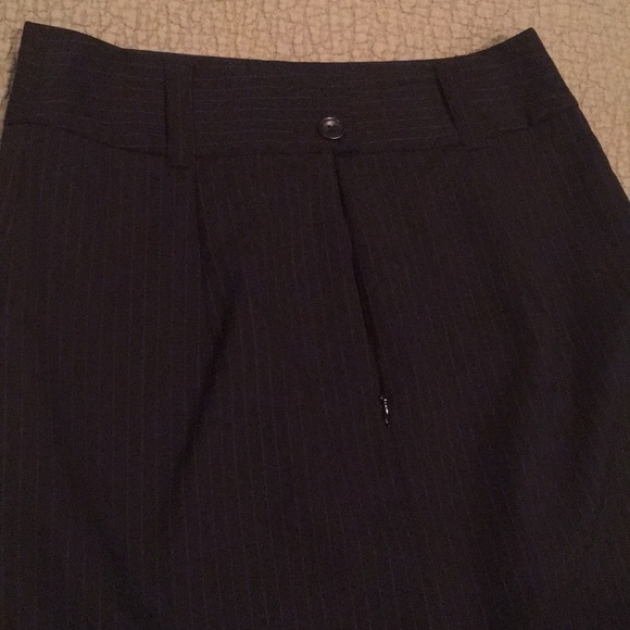 Banana Republic pencil skirt - Picture 3 of 5